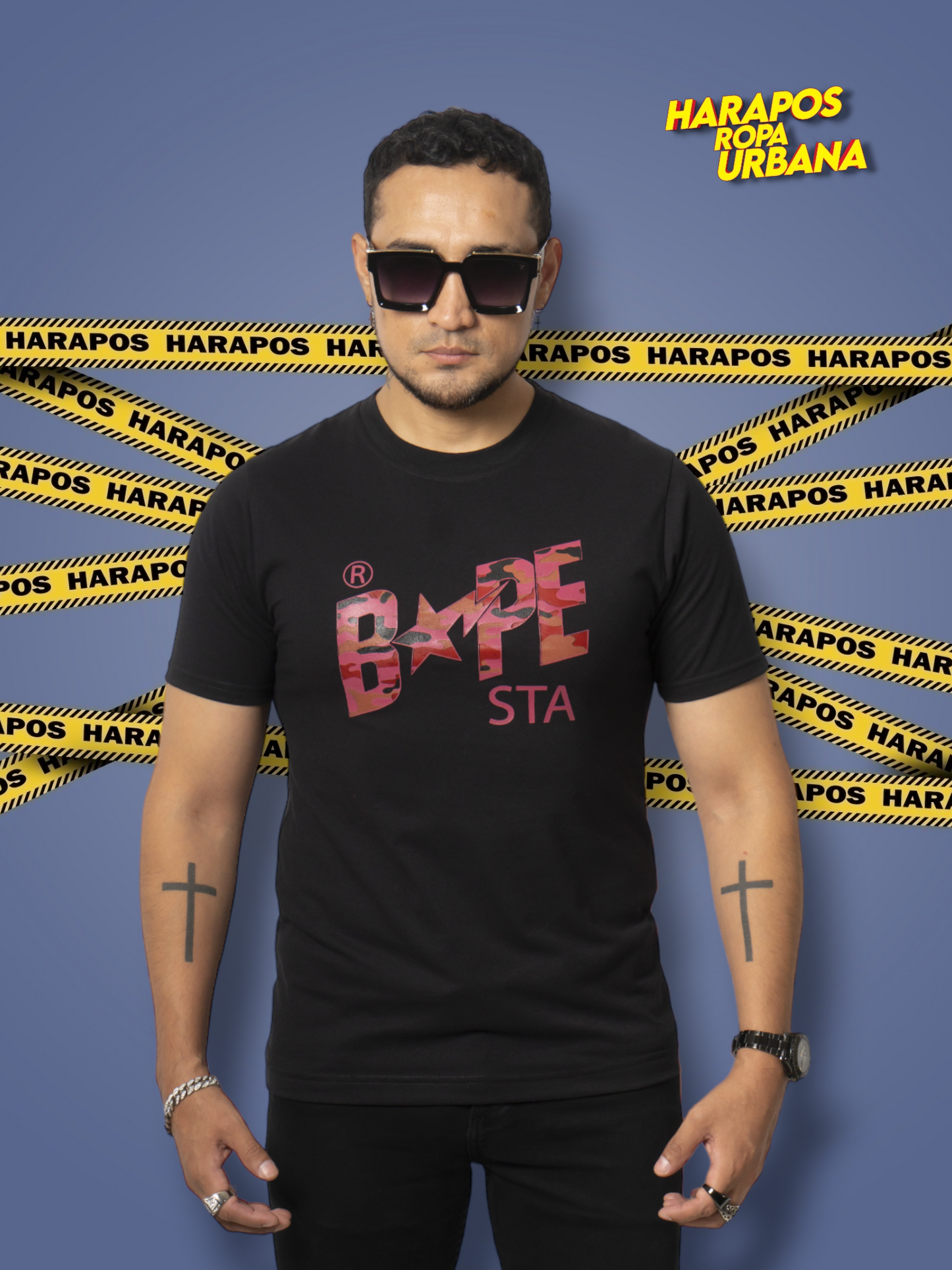 Polera bape negra letras rosadas