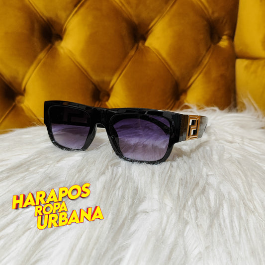 Gafas plastica negra detalle dorado lateral