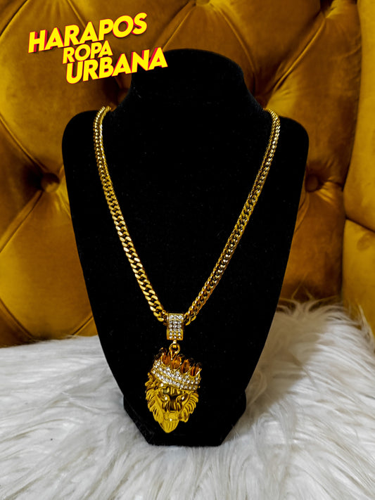 Cadena acero y dije leon con corona diamantada dorada
