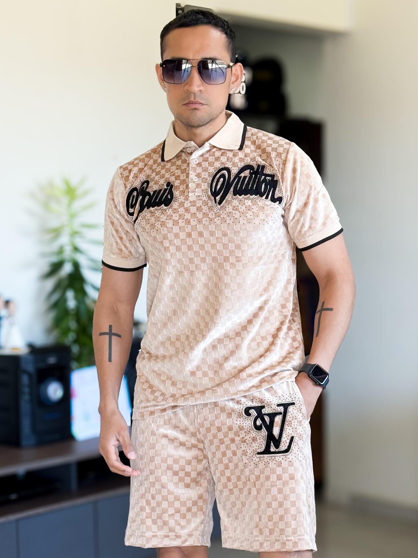 Conjunto de Verano Premium LOUIS VUITTON gamuzado grabado laser cuadriculado cuello crema