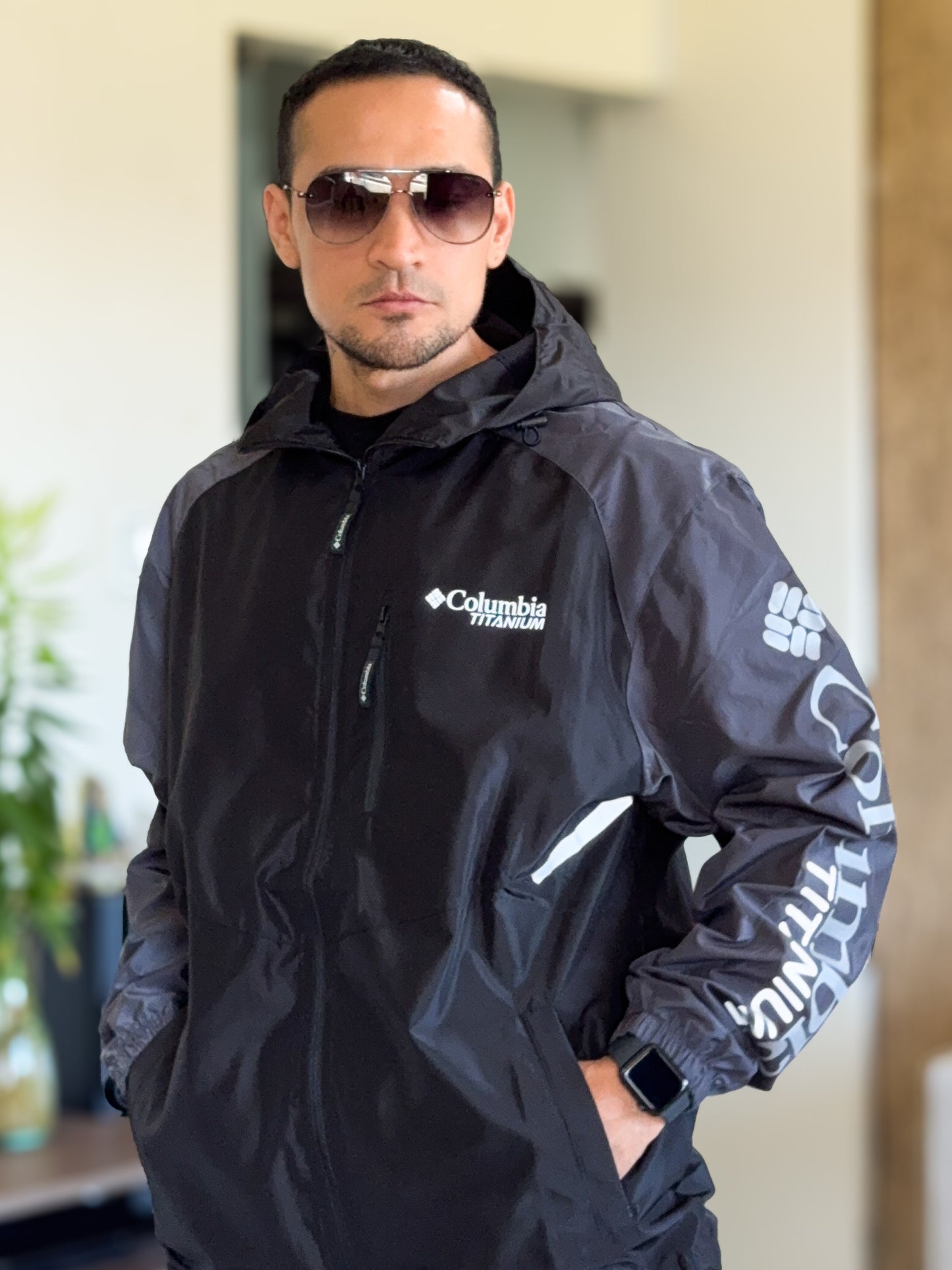 Chaqueta Rompevientos Columbia Premium Negro mangas plomo oscuro