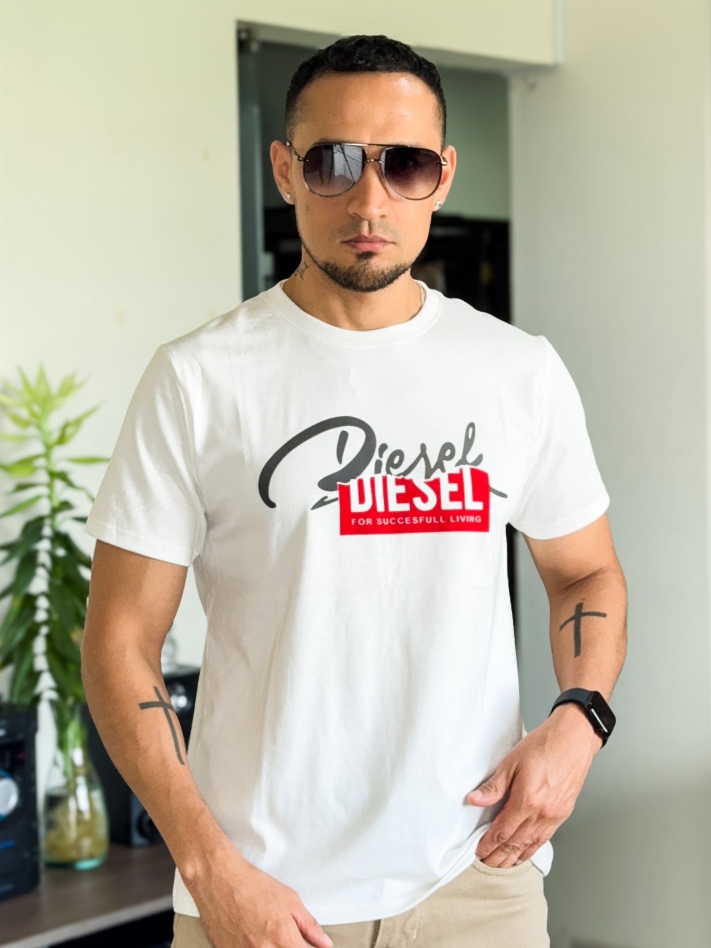 Polera Premium DISEL logo rasgado color blanco