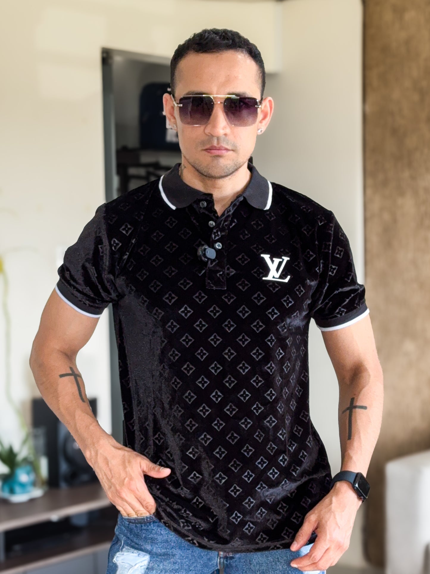 Polera Premium Louis Vuitton gamuzada grabada en laser Negra