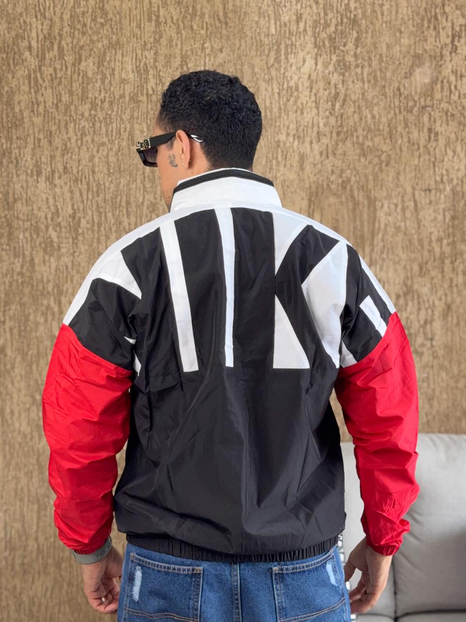 Chaqueta rompeviento nike blanca, negro y rojo