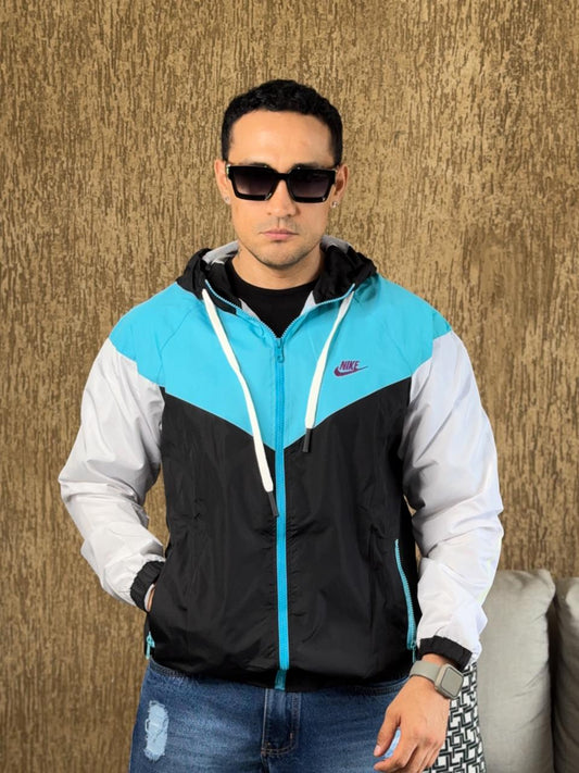 Chaqueta rompeviento nike azul y negro mangas blancas swoosh lila
