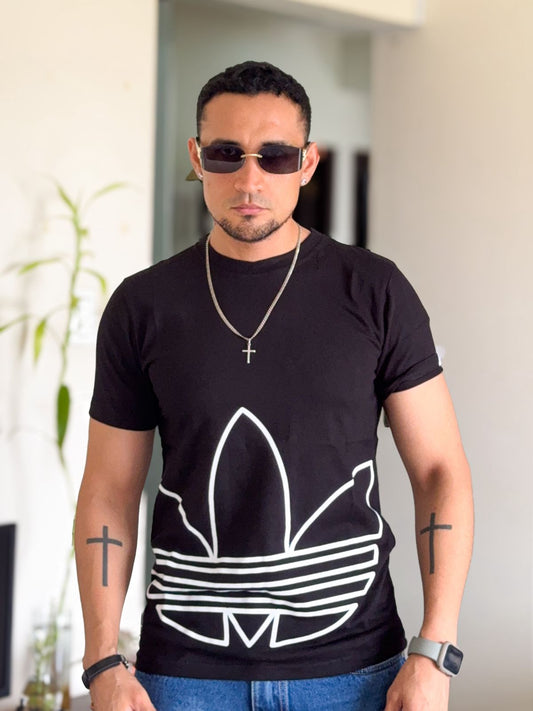 Polera adidas negra flor grande