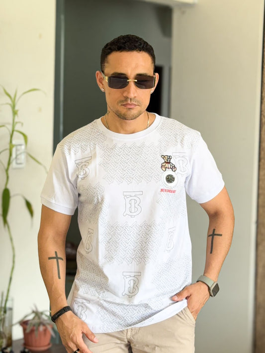 Polera burberry blanca detalles de hilo oso