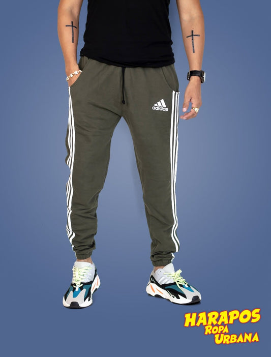 Buso adidas verde con lineas al costado