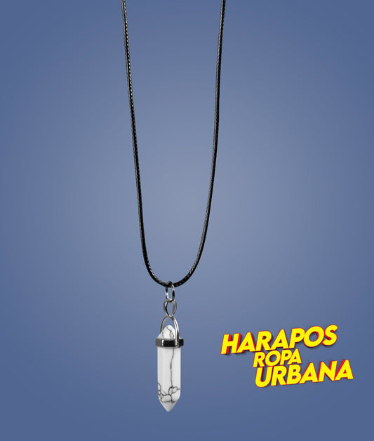 Cadena de cuero negro con cuarzo blanco crakelado