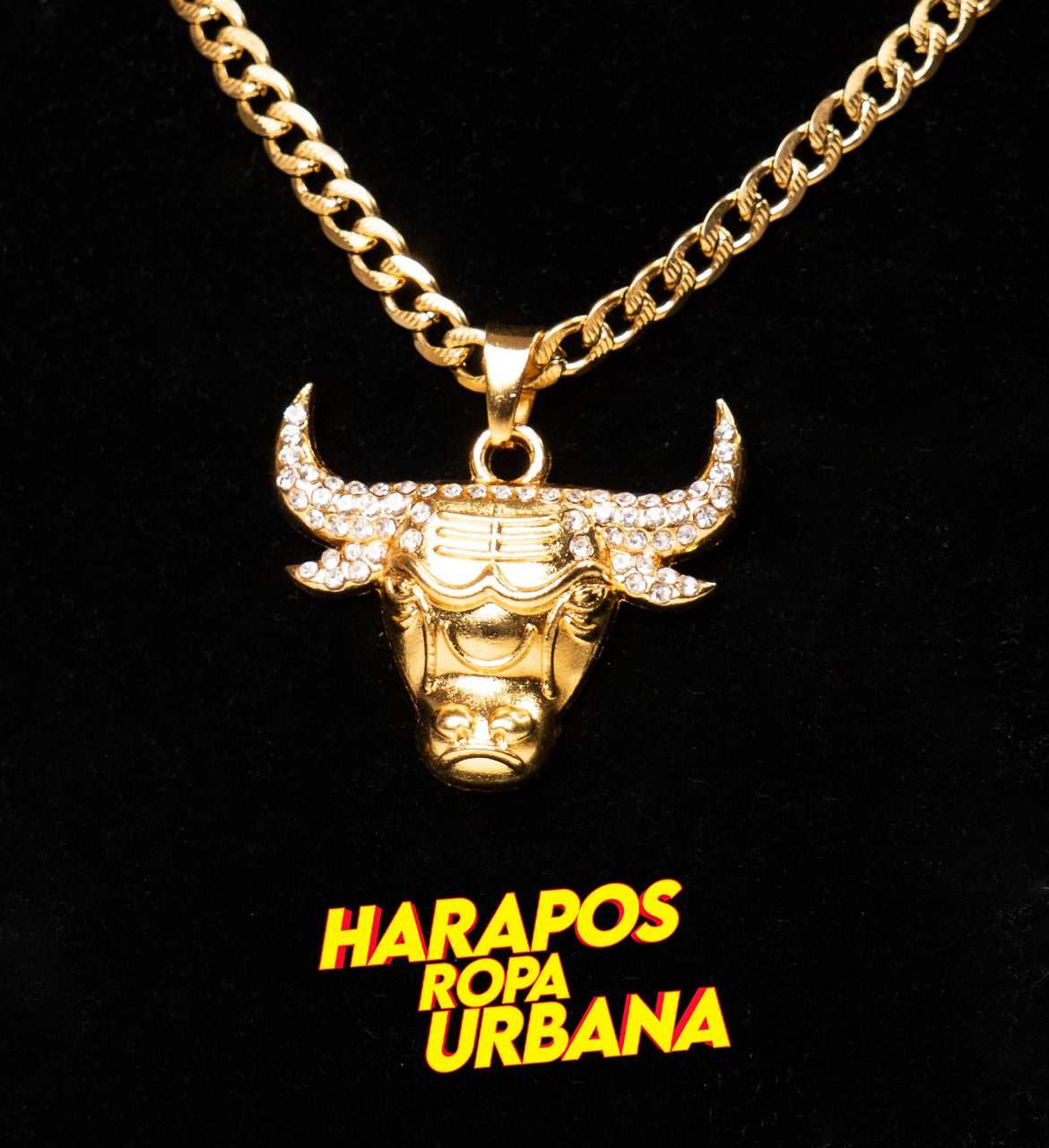 Cadena acero y dije cabeza toro diamantada dorada
