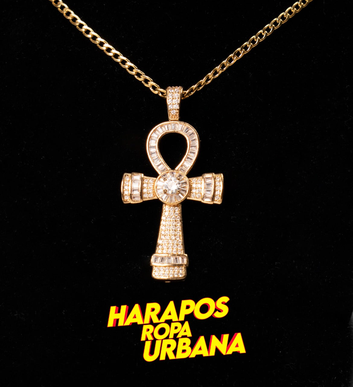 Cadena de acero dorada dije cruz ovalada arriba diamantes