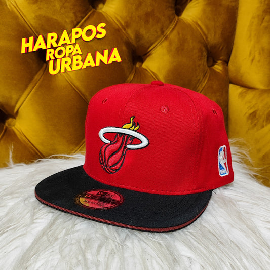 Gorra miami heats plana roja base negra