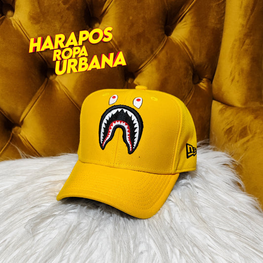 Gorra bape amarilla dientes