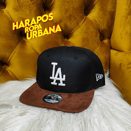 Gorra LA plana negra base cafe