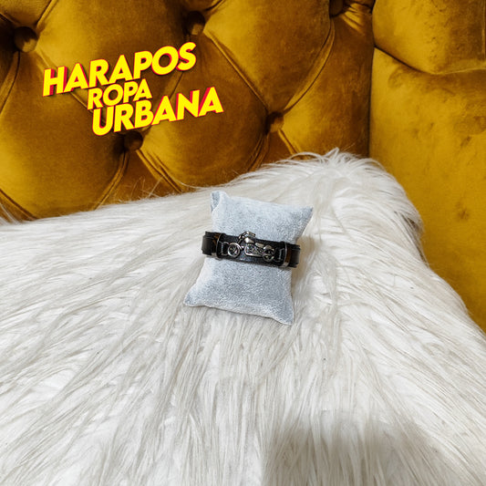 Manilla negra de cuero con diseño de moto