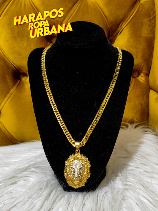 Cadena acero y dije leon diamantada dorada