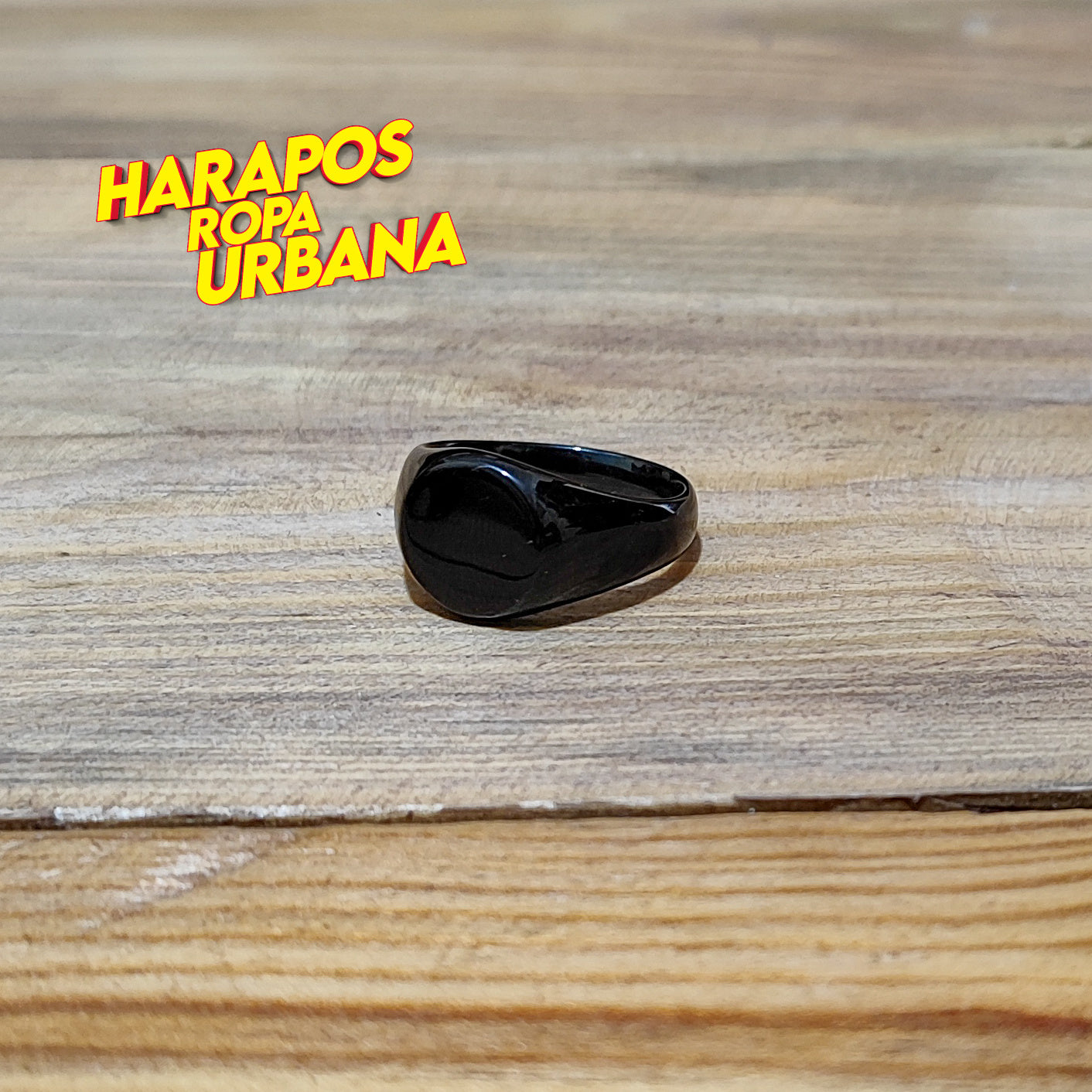 Anillo de acero negro redondo liso