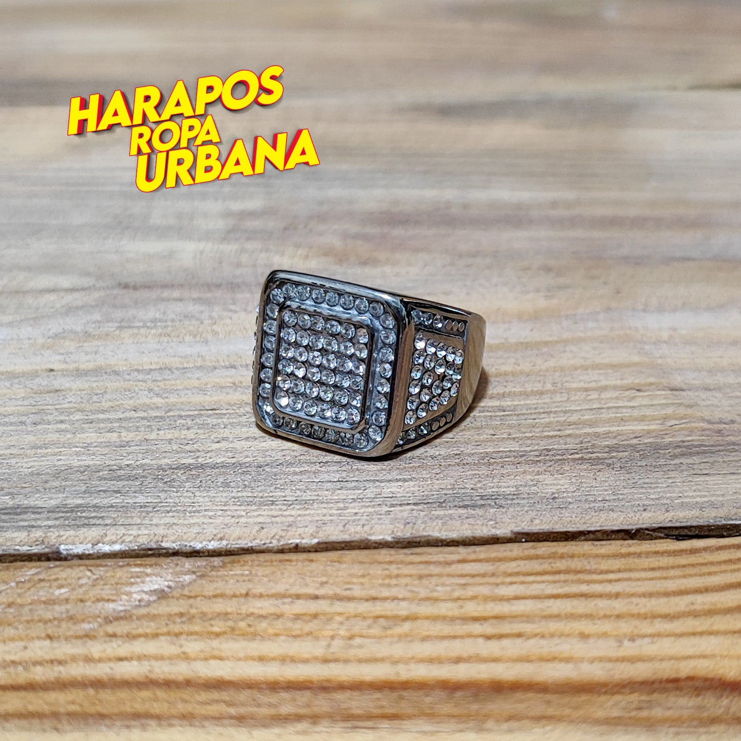 Anillo de acero plateado con diamantes borde doble