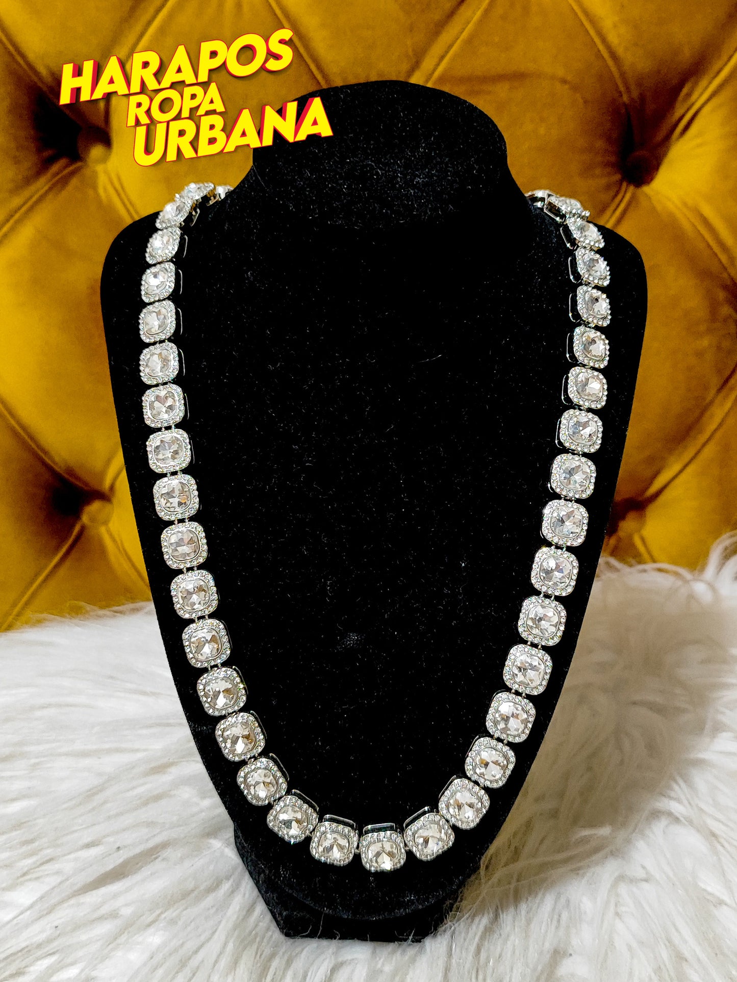 Cadena cubana plateada con eslabones cuadrados con diamantes