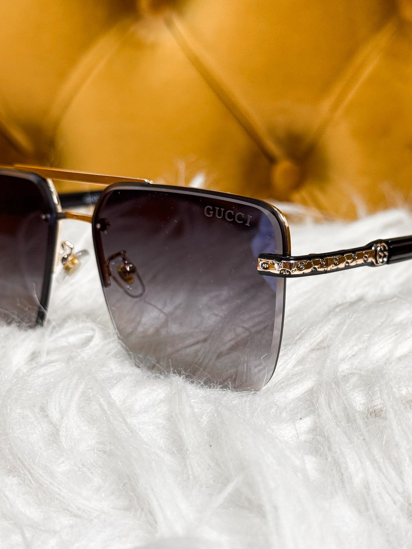 Gafas Gucci flotantes grandes corte diamante Negras difuminadas