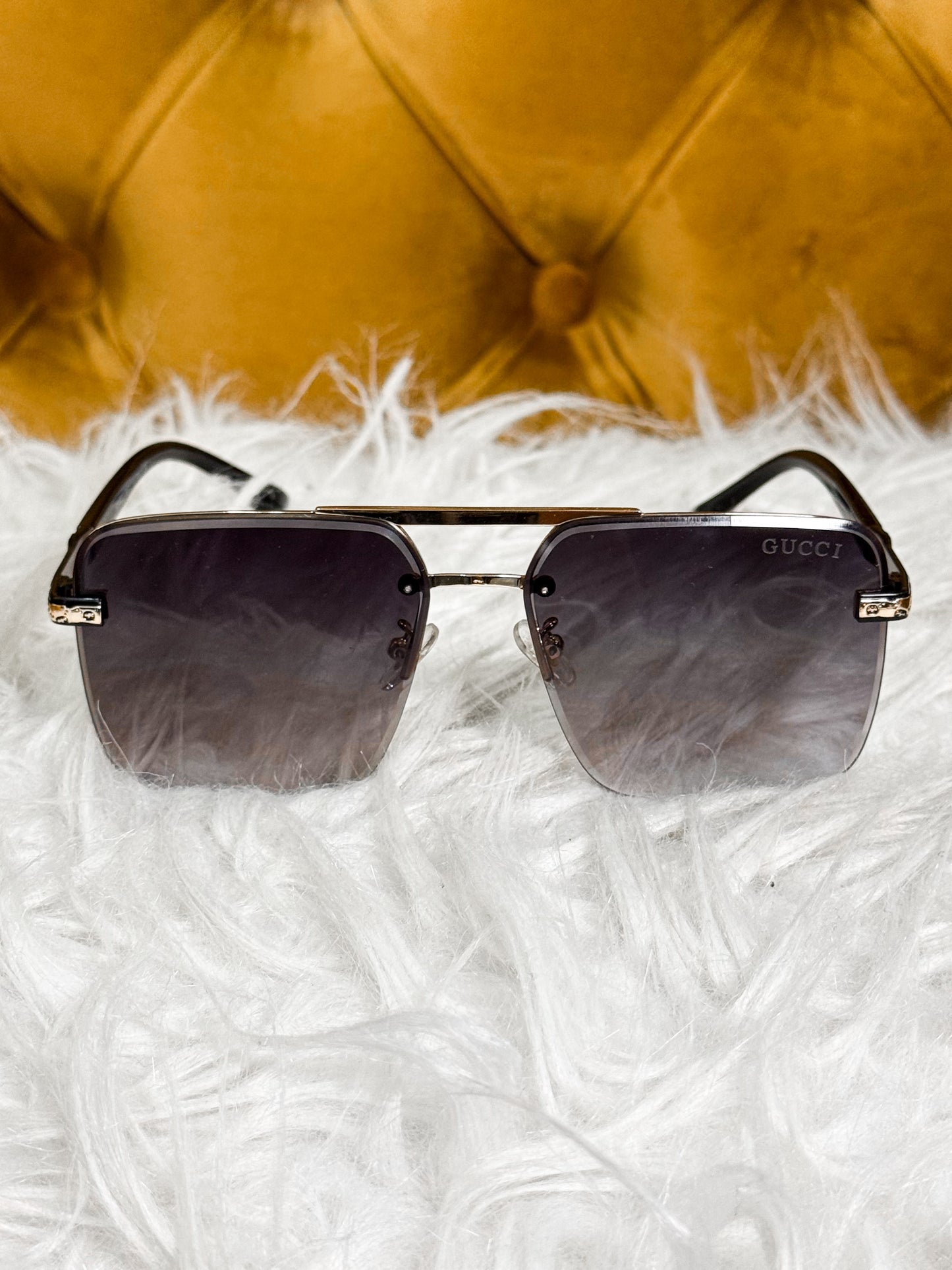 Gafas Gucci flotantes grandes corte diamante Negras difuminadas