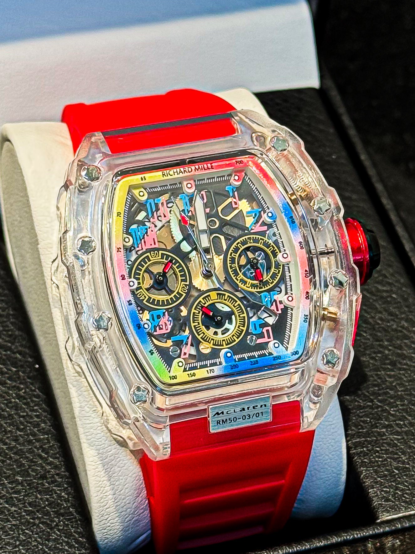 Reloj Richard Mille Caja Transparente MCLAREN RAINBOW manilla roja