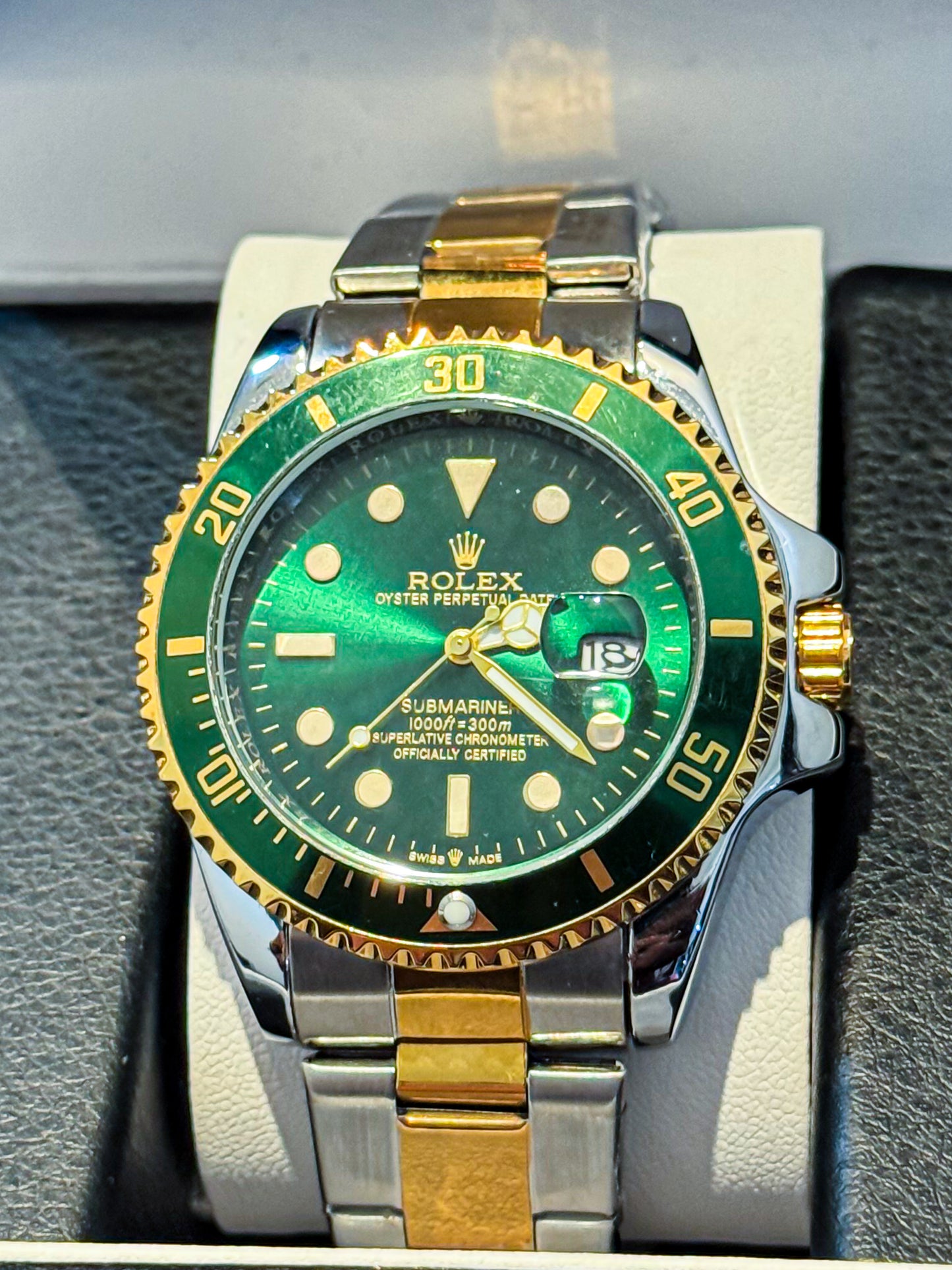 Reloj Rolex Sub mariner Two color Plateado con Dorado Bisel y fondo Verde