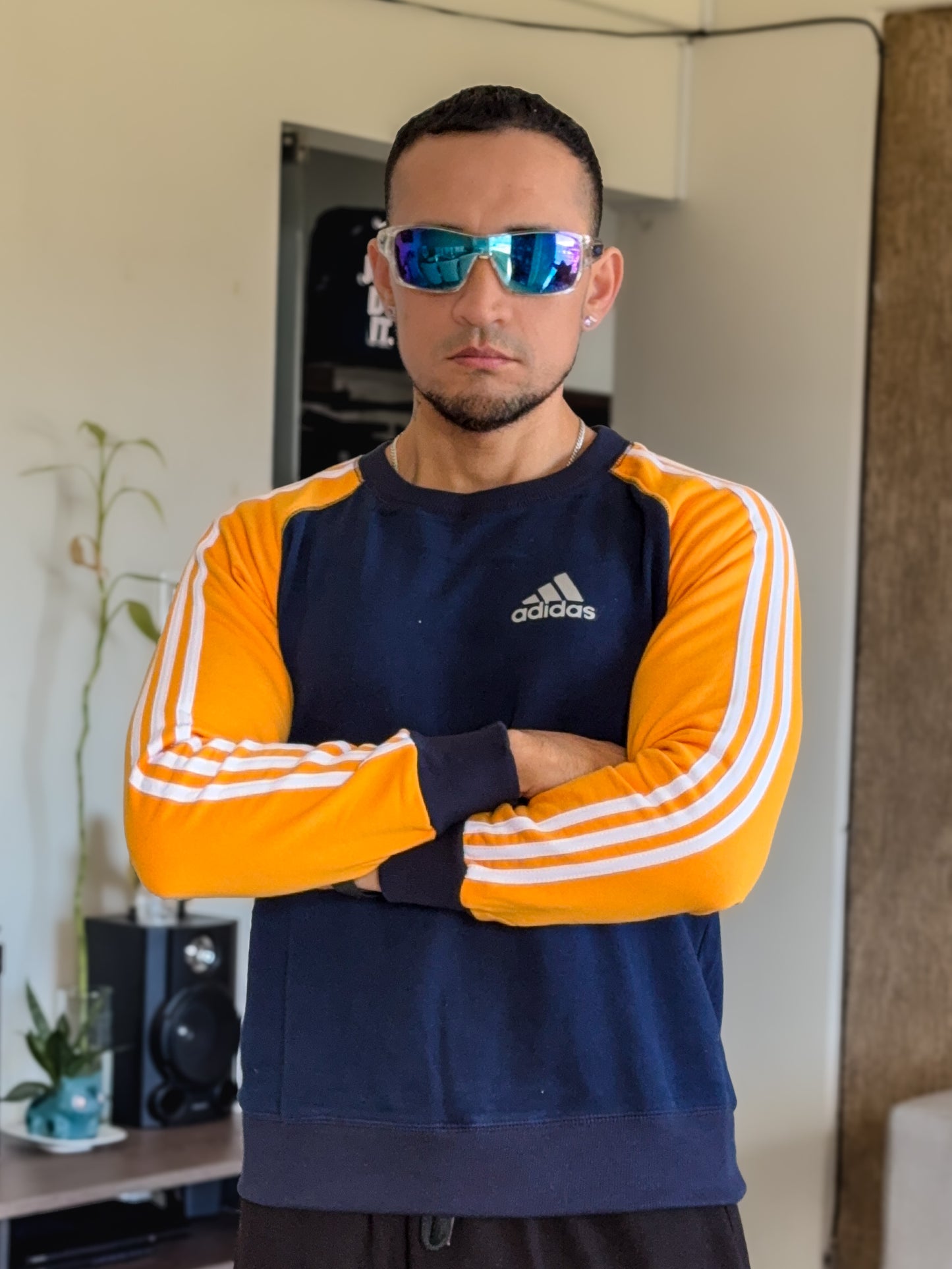 Sudadera clasica Adidas color Azul mangas Amarillas
