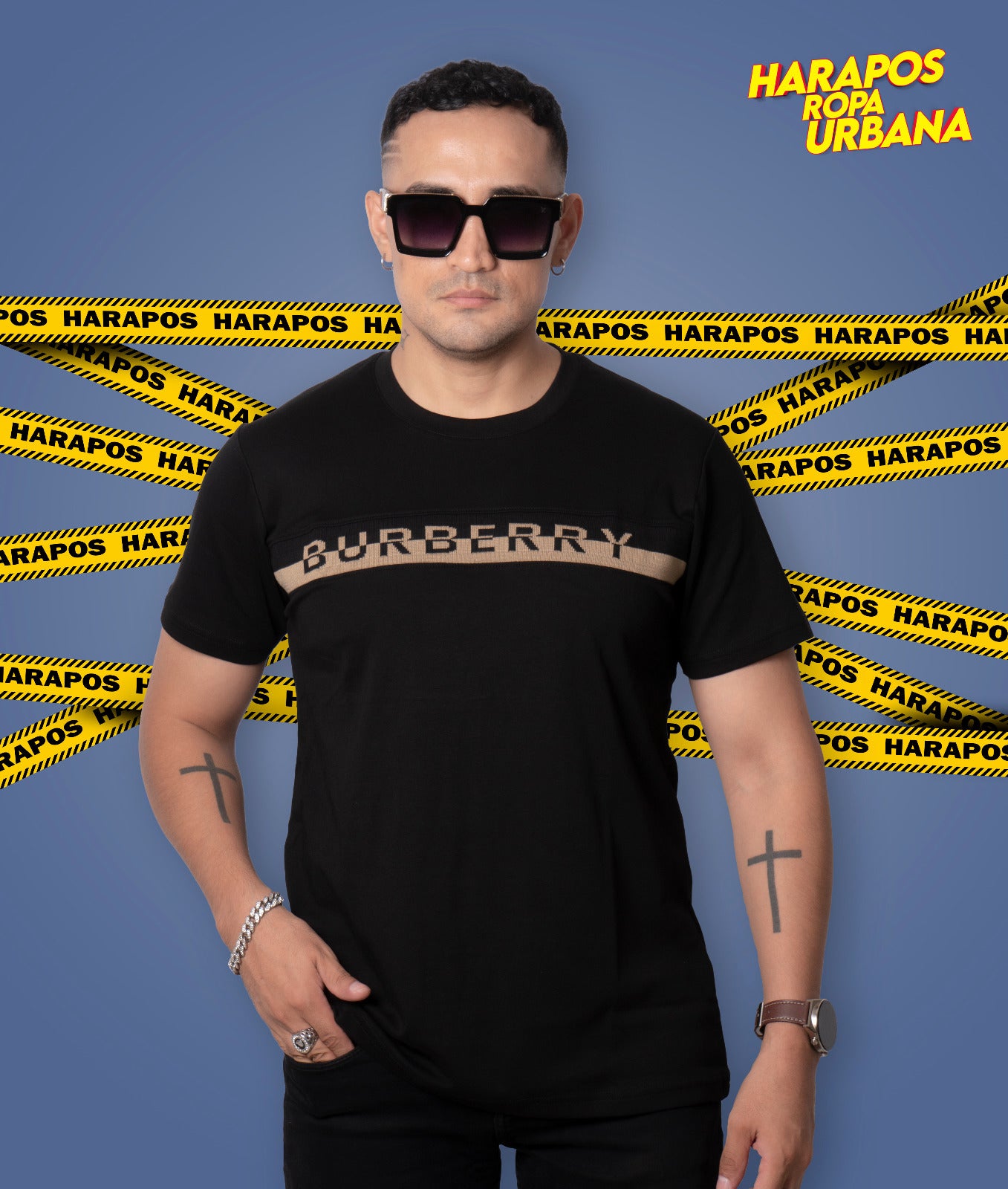 Polera burberry negra franja bordada