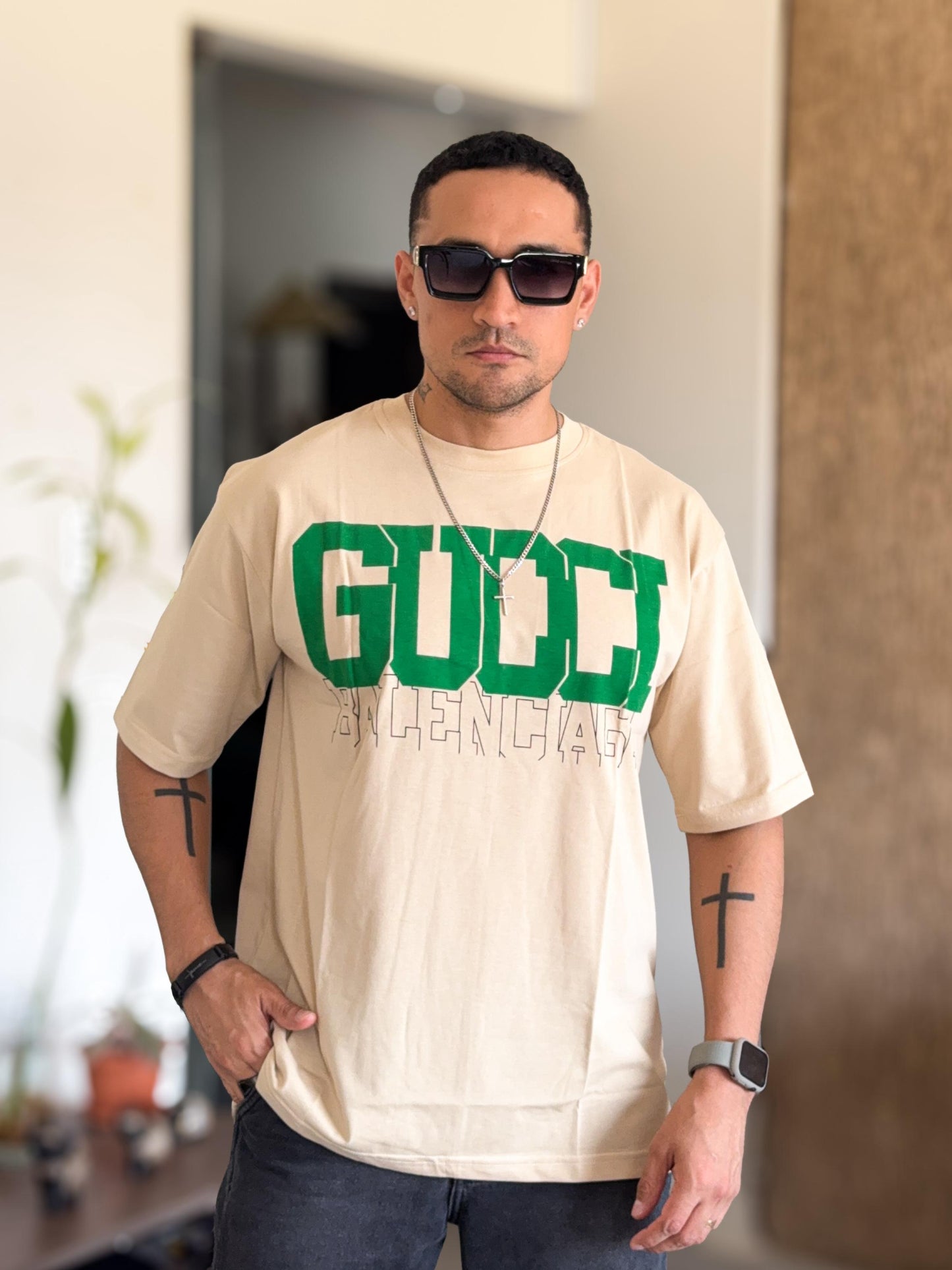 Polera gucci oversize crema balenciaga
