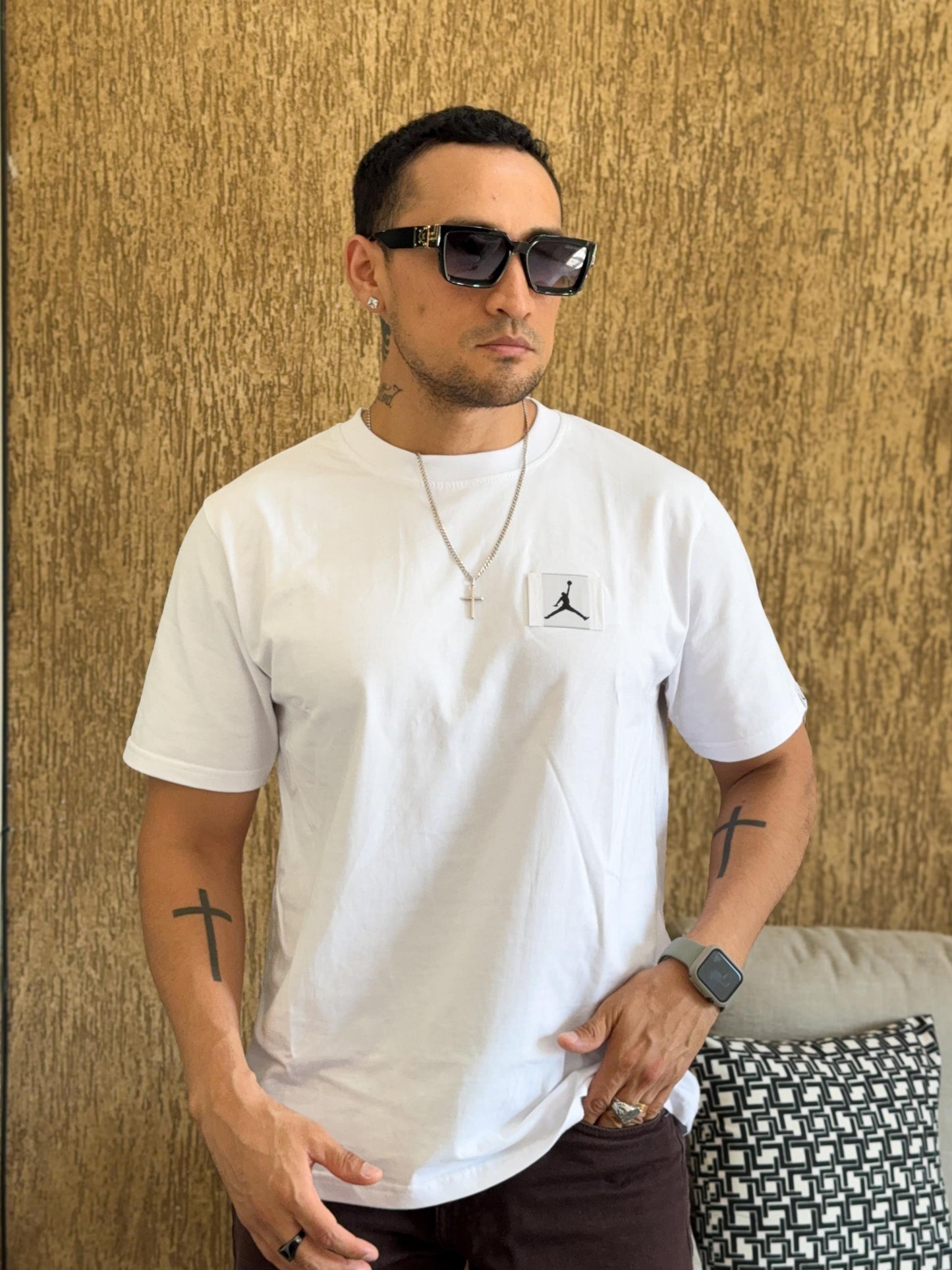 Polera jordan blanca logo cuadrado