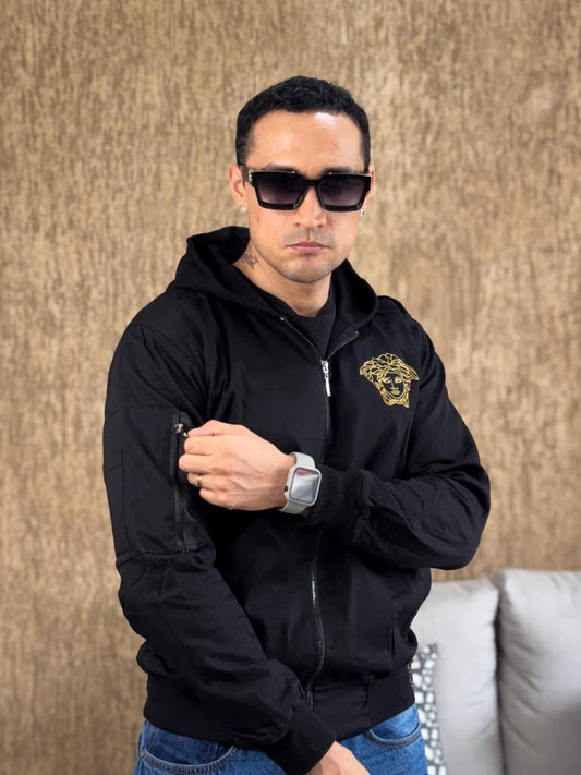 Chamarra versace negra con capucha