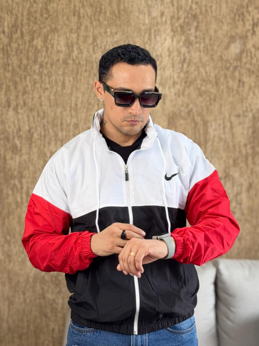 Chaqueta rompeviento nike blanca, negro y rojo