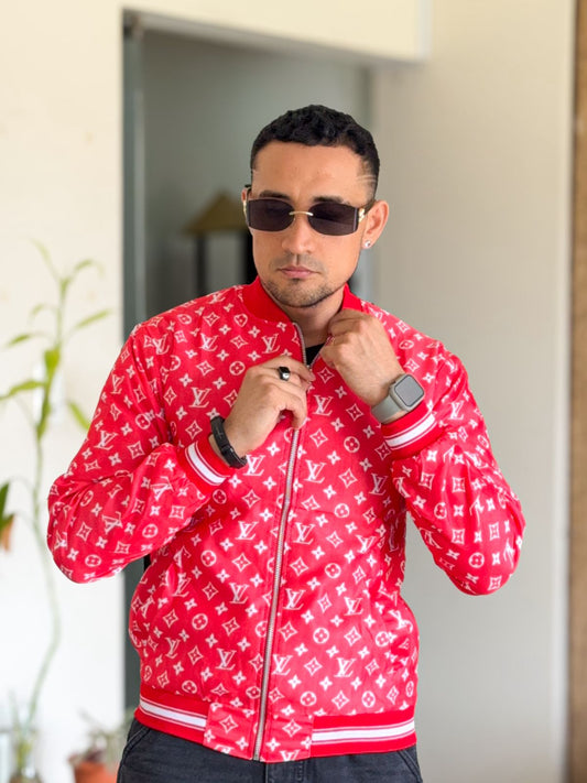 Chaqueta Louis Vuitton roja detalles blancos