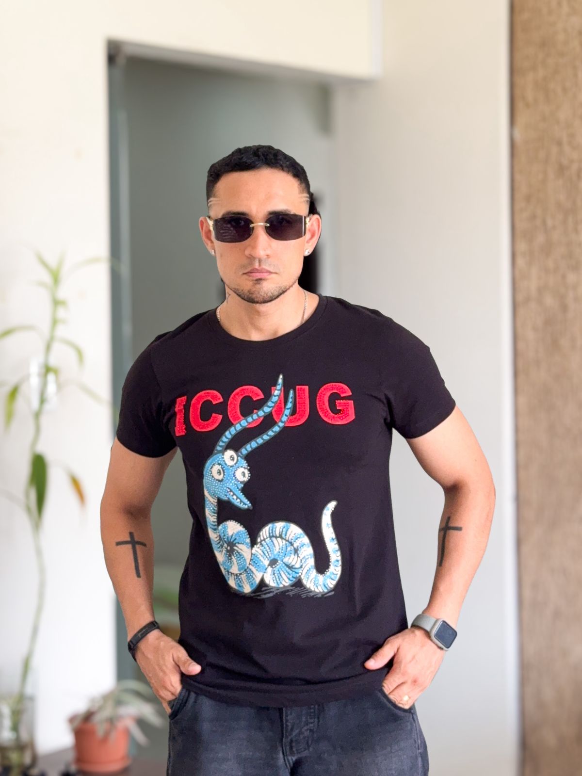 Polera gucci negra serpiente con lentejuelas