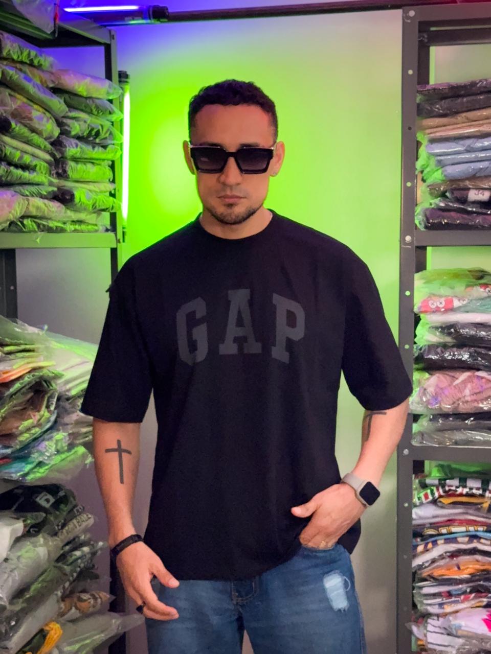 Polera Gap Negro alas