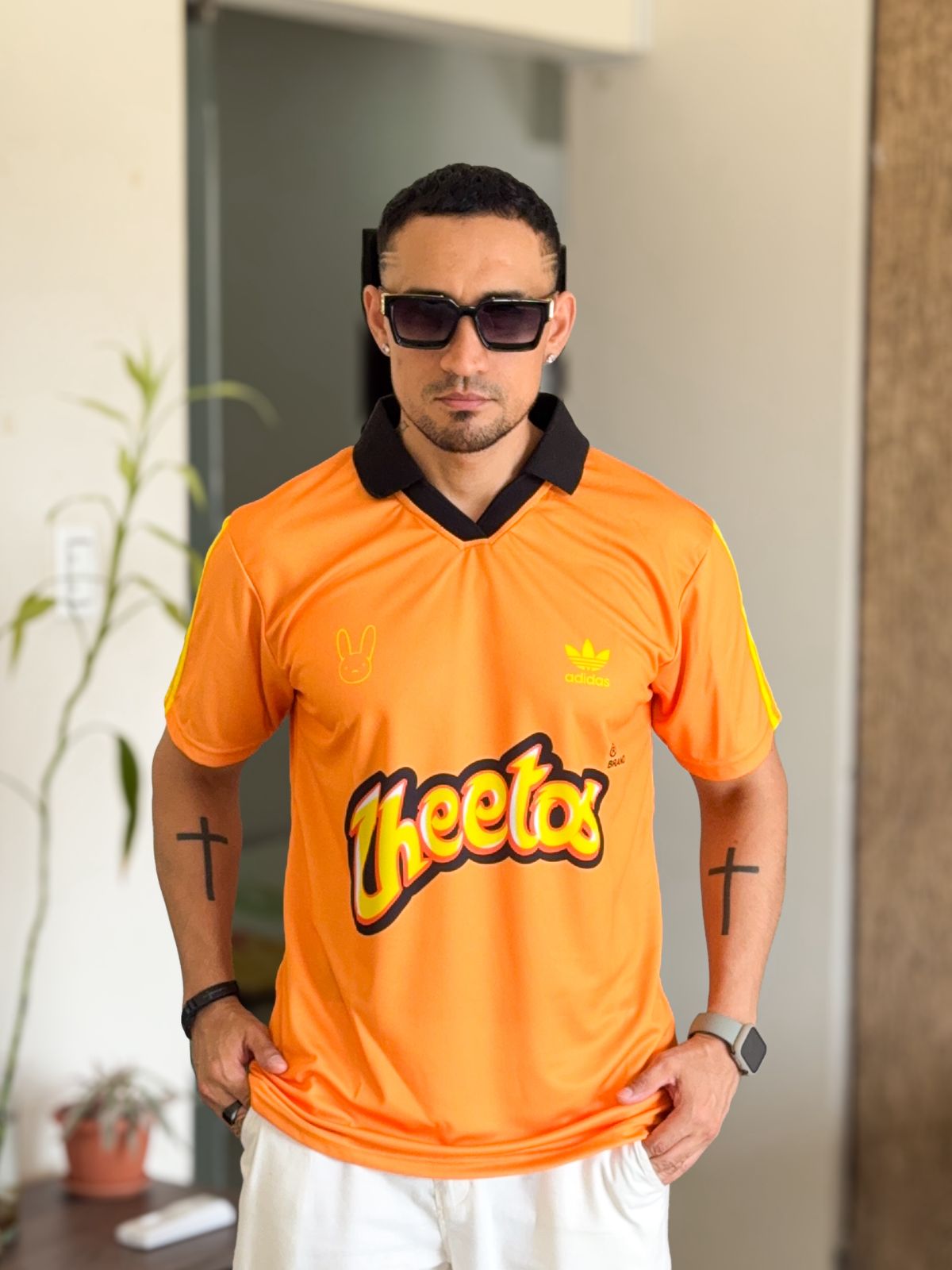 Polera adidas cheetos bad bunny mostaza