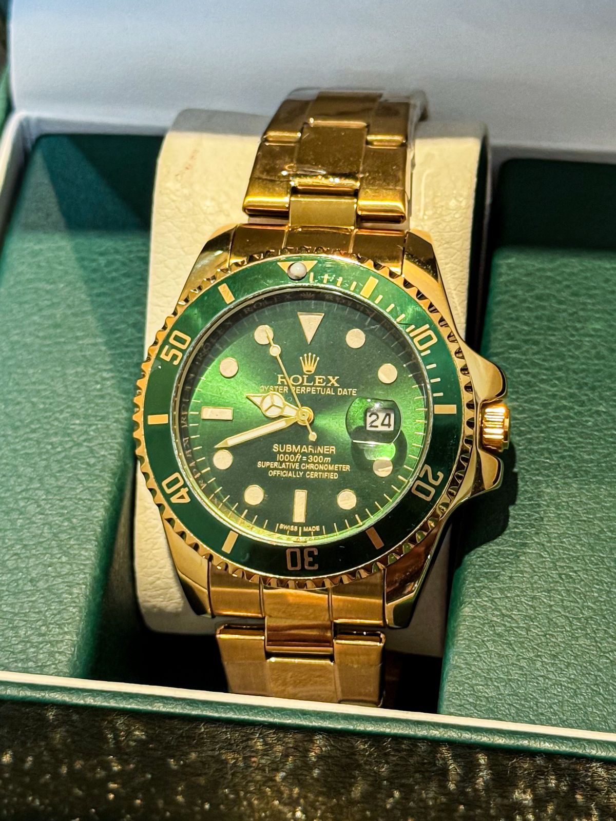 Reloj Dorado Rolex Submariner Date “Hulk” Verde esmeralda