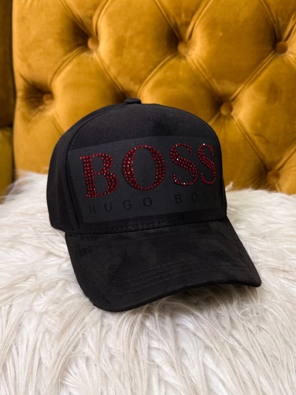 Gorra Hugo Boss Premium con Logo en Pedrería Roja
