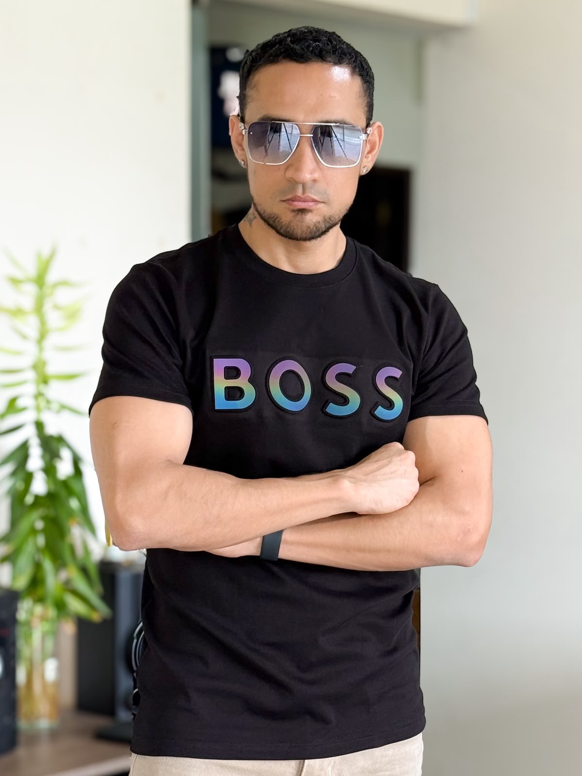Polera HUGO BOSS premium logo holográfico negro