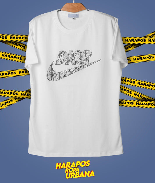 Polera dior nike blanca con letras y swoosh