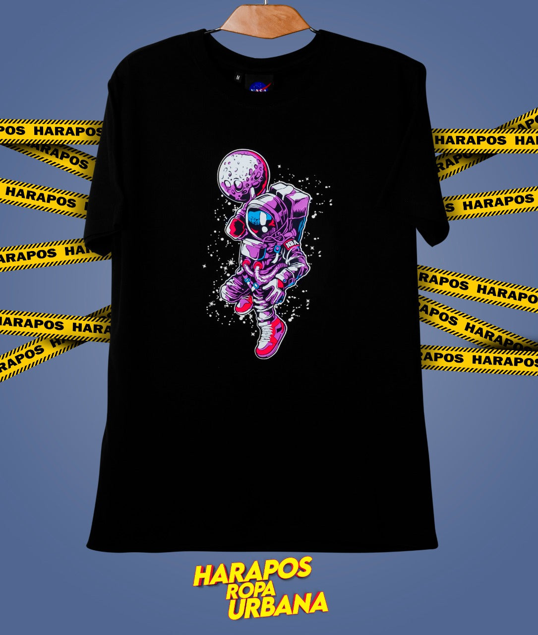 Polera nasa negra astronauta lila