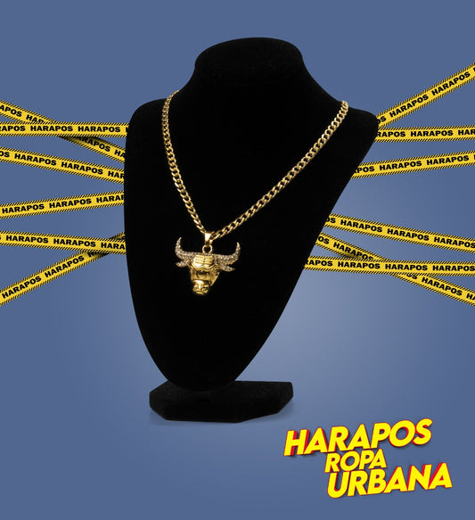 Cadena acero y dije cabeza toro diamantada dorada
