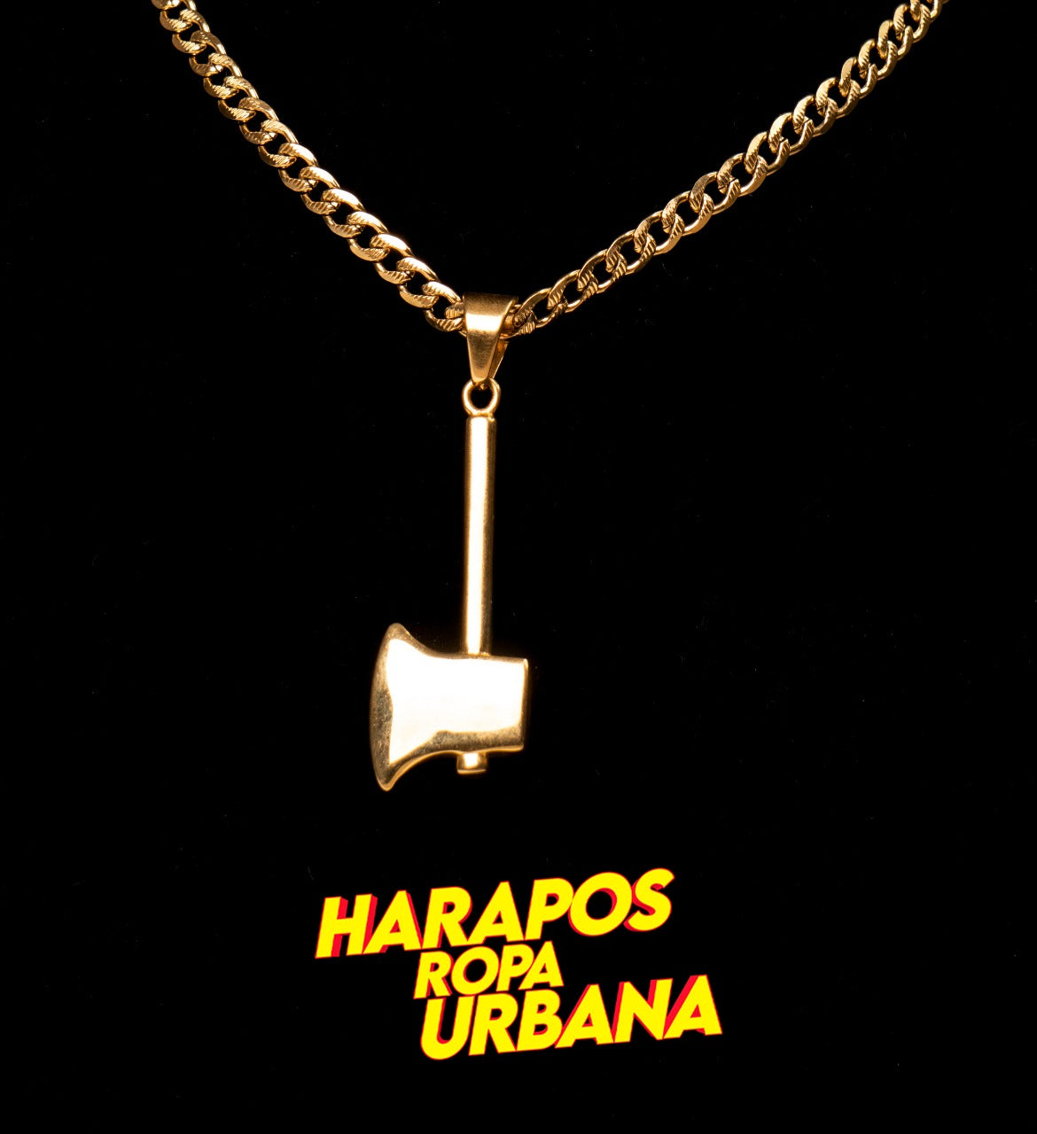 Cadena de acero y dije de hacha dorada